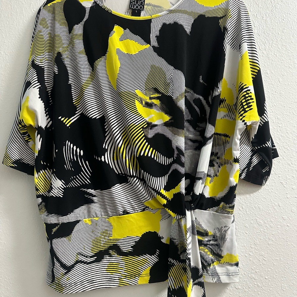 CLARA SUNWOO Graphic Black and Yellow 3/4 Sleeve Blouse